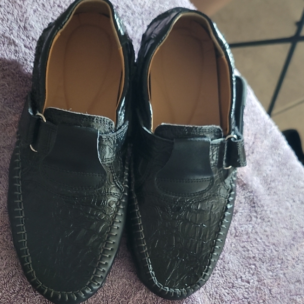 Elegant Black Crocodile Textured Loafers for Men
